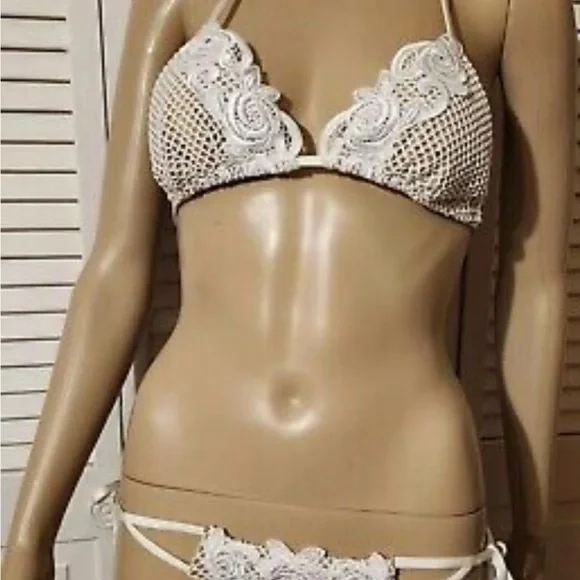 BEACH BUNNY White Bikini Set - Picture 9 of 14